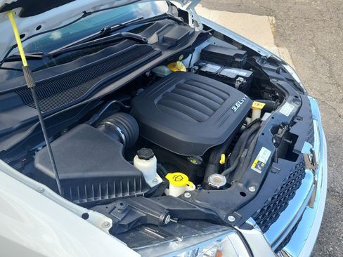 Used 2019 Dodge Grand Caravan SE FWD image 29