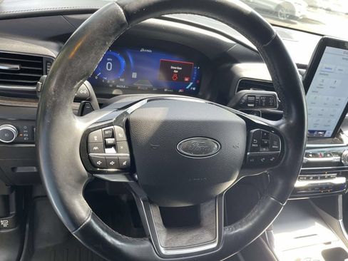 Used 2021 Ford Explorer Platinum w/ Premium Technology Package RWD image 15