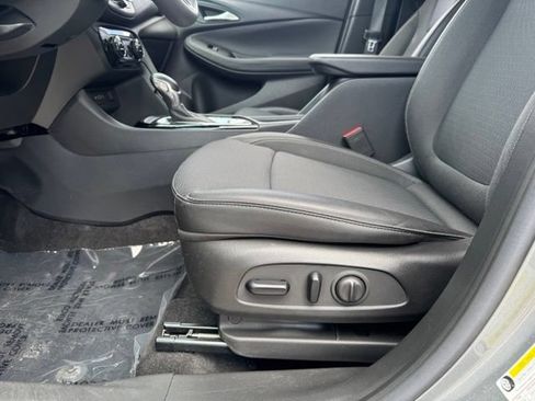 Used 2023 Buick Encore GX Select AWD/4WD image 5