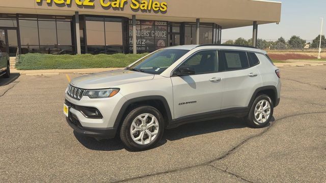 Used 2024 Jeep Compass Latitude AWD/4WD image 4