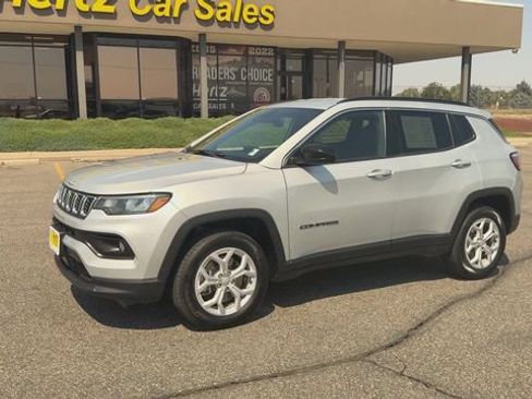 Used 2024 Jeep Compass Latitude AWD/4WD image 4