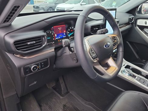 Used 2023 Ford Explorer Limited w/ Limited Technology Package image 22