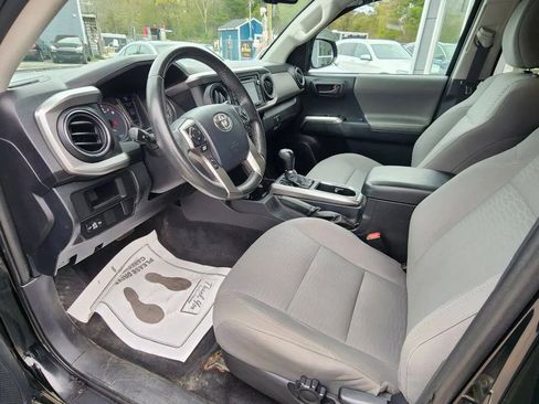 Used 2016 Toyota Tacoma SR5 w/ SR5 Appearance Package (SN) AWD/4WD image 9