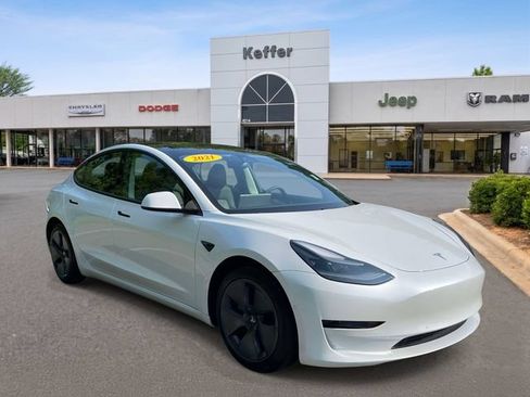 Used 2021 Tesla Model 3 Standard Range Plus RWD image 3