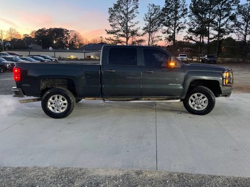 Used 2018 Chevrolet Silverado 2500 W/T w/ WT Convenience Package image 9