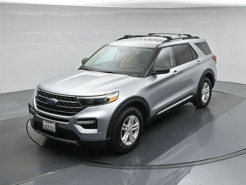 Certified 2021 Ford Explorer XLT w/ Equipment Group 202A AWD/4WD image 42