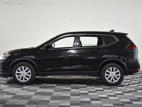 Used 2019 Nissan Rogue S image 2