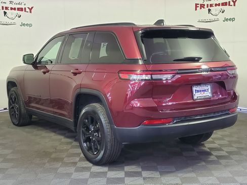 Used 2025 Jeep Grand Cherokee Altitude AWD/4WD image 4