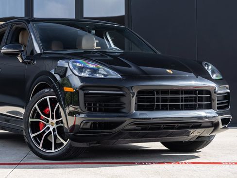 Certified 2023 Porsche Cayenne GTS AWD/4WD image 9