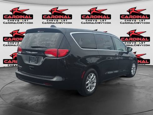 Used 2022 Chrysler Voyager LX FWD image 3