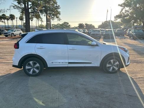 Used 2022 Kia Niro LX image 17