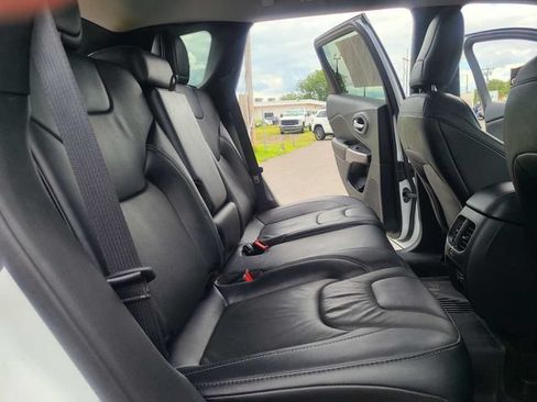 Used 2022 Jeep Cherokee Latitude Lux w/ Mopar Interior Package AWD/4WD image 21
