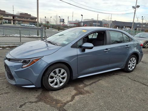 Certified 2021 Toyota Corolla LE image 2