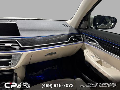 Used 2022 BMW 740i w/ Luxury Rear Seating Package RWD image 34