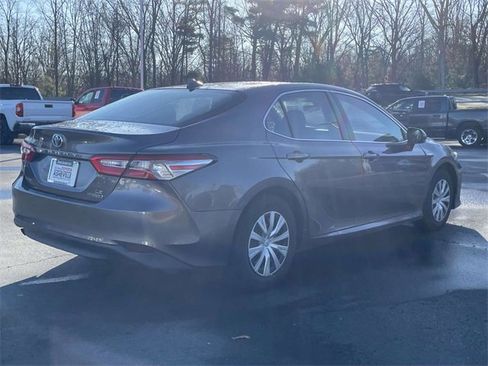 Used 2019 Toyota Camry LE image 5