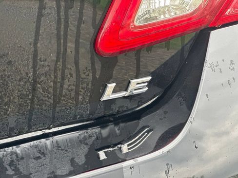 Used 2010 Toyota Camry LE FWD image 4