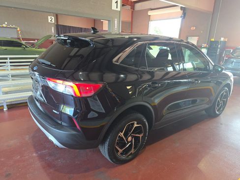 Used 2020 Ford Escape SE AWD/4WD image 3