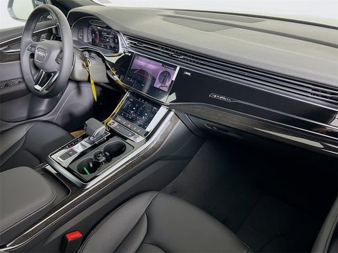 New 2025 Audi Q8 Premium image 31
