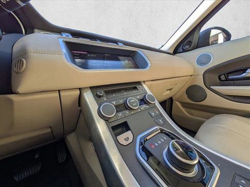 Used 2017 Land Rover Range Rover Evoque SE image 14