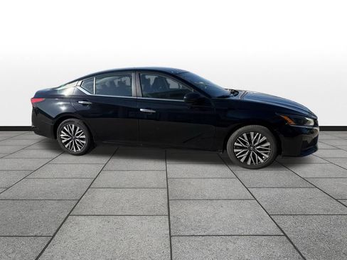 Used 2024 Nissan Altima 2.5 SV FWD image 34