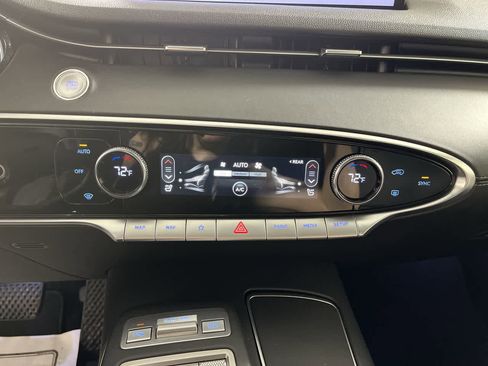 Used 2025 Genesis GV70 2.5T AWD/4WD image 21