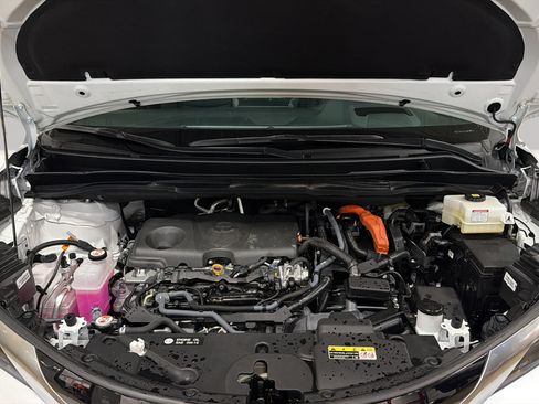 Used 2025 Toyota Sienna Platinum AWD/4WD image 28