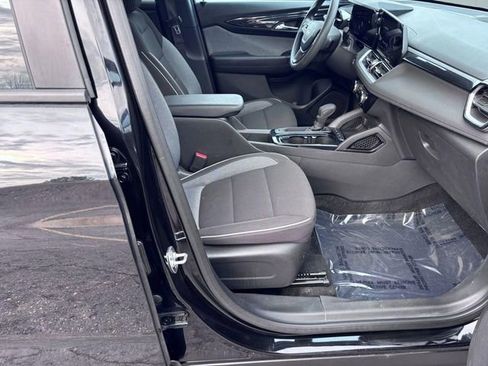 Used 2025 Chevrolet TrailBlazer LT image 33