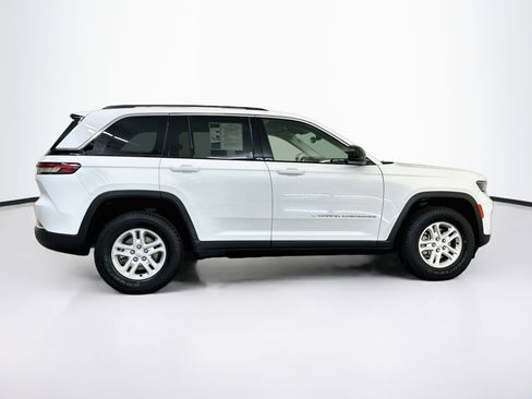 Used 2023 Jeep Grand Cherokee Laredo w/ Luxury Tech Group I AWD/4WD image 10