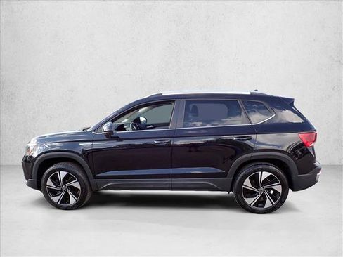 Used 2023 Volkswagen Taos SE AWD/4WD image 2