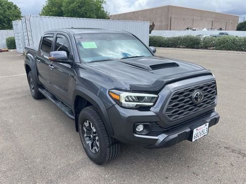 Used 2022 Toyota Tacoma TRD Off-Road w/ TRD Premium Off Road Package image 3