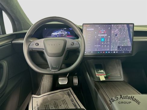 Used 2025 Tesla Model X Base image 29
