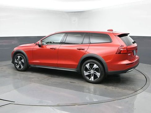 Used 2025 Volvo V60 B5 Cross Country Plus AWD/4WD image 7