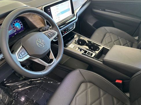 New 2026 Volkswagen Atlas SE w/ Panoramic Sunroof Package image 9