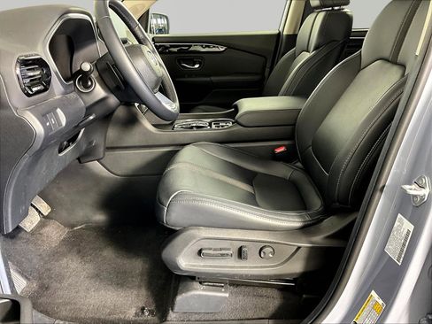 Used 2025 Honda Pilot Touring image 19