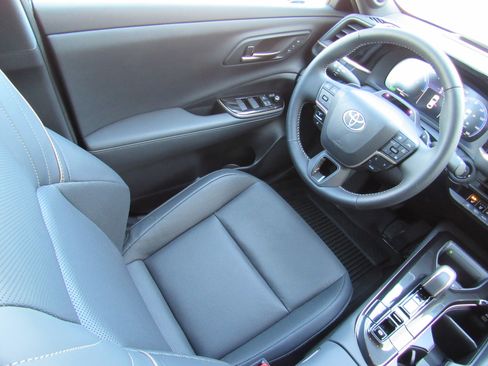 Used 2026 Toyota Crown Platinum image 38