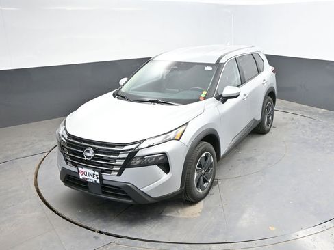 Used 2025 Nissan Rogue SV AWD/4WD image 23