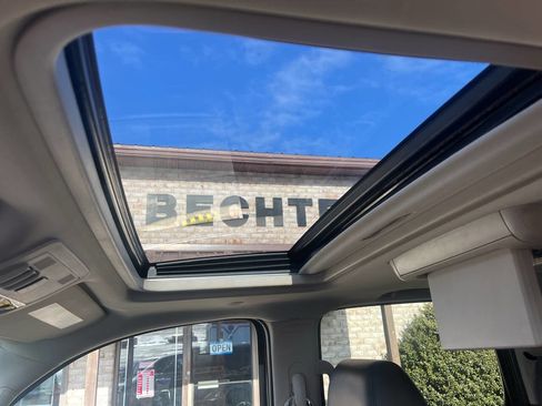 Used 2010 GMC Yukon Denali image 33