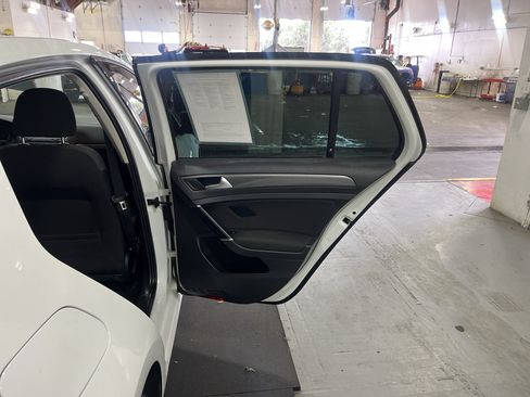 Used 2019 Volkswagen Golf S FWD image 24