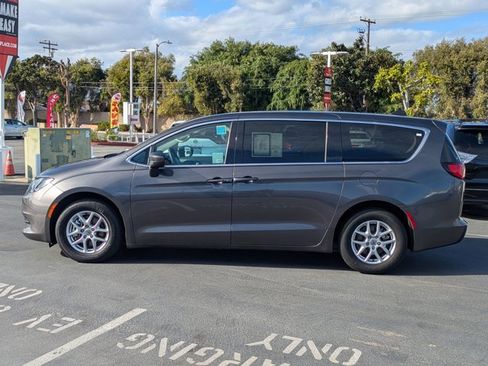 Used 2023 Chrysler Voyager LX image 13