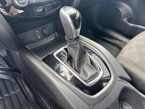 Used 2017 Nissan Rogue Sport SV FWD image 23