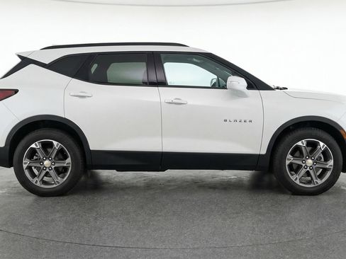 Used 2025 Chevrolet Blazer LT FWD image 11