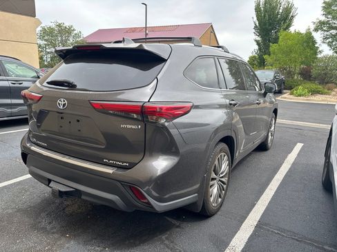 Used 2021 Toyota Highlander Platinum AWD/4WD image 2