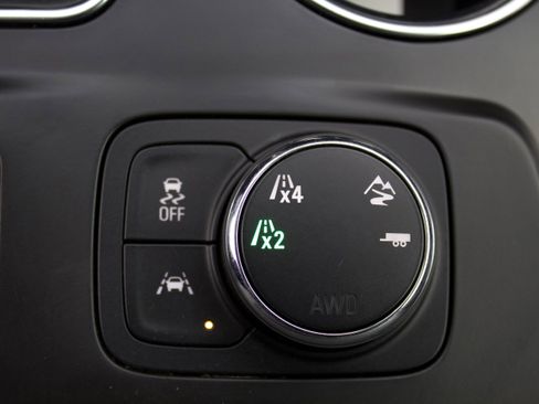 Used 2020 Chevrolet Traverse Premier image 24