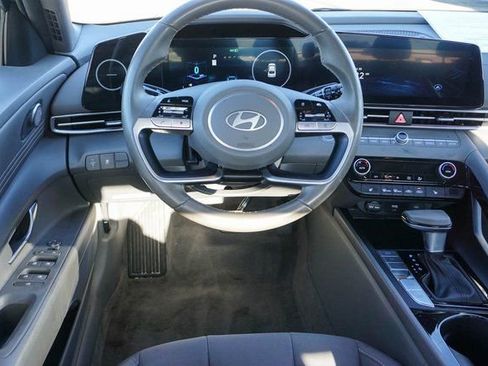 Used 2024 Hyundai Elantra SEL w/ Convenience Package image 14