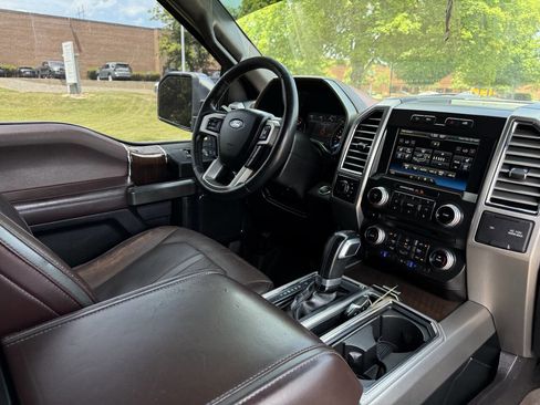 Used 2015 Ford F150 Platinum w/ Equipment Group 701A Luxury AWD/4WD image 13