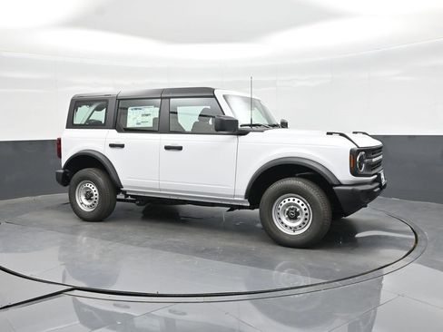 New 2025 Ford Bronco 4-Door image 9