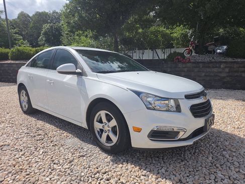 Used 2016 Chevrolet Cruze LT FWD image 1