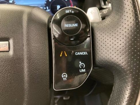 Used 2018 Land Rover Range Rover Velar R-Dynamic SE AWD/4WD image 32