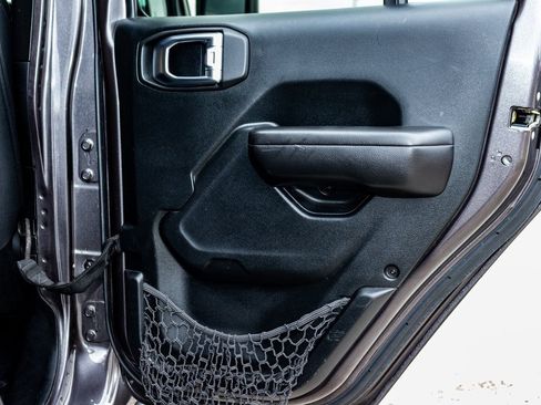 Used 2018 Jeep Wrangler Unlimited Sport S image 21