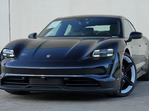 Used 2022 Porsche Taycan RWD image 3